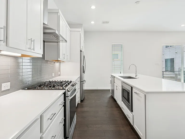 1518 N Carroll Ave — Photo 16