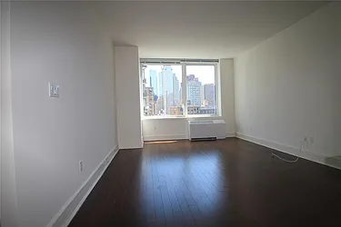 Rented by Space Marketing Shop