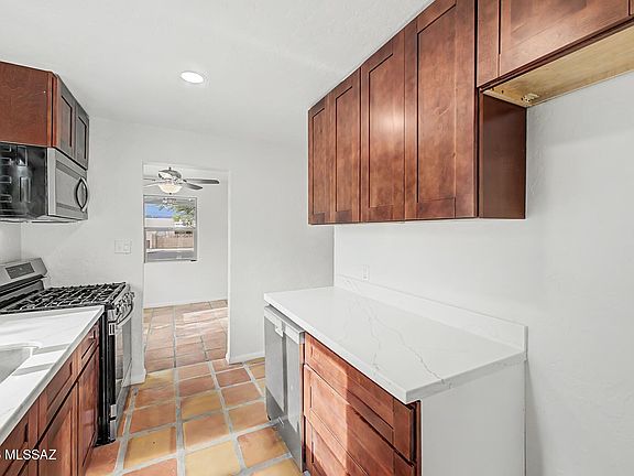 4th image of 2850 E 19th St