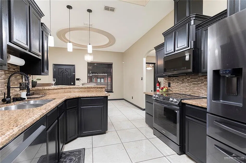 3 bed, 2.0 bath, 1284 sqft, $1,850 — Photo 4