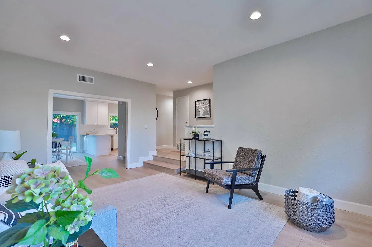 3 bed, 1294 sqft, $950 — Photo 3