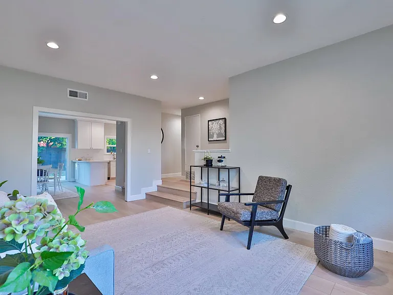 8257 Lake Forest Dr — Photo 3