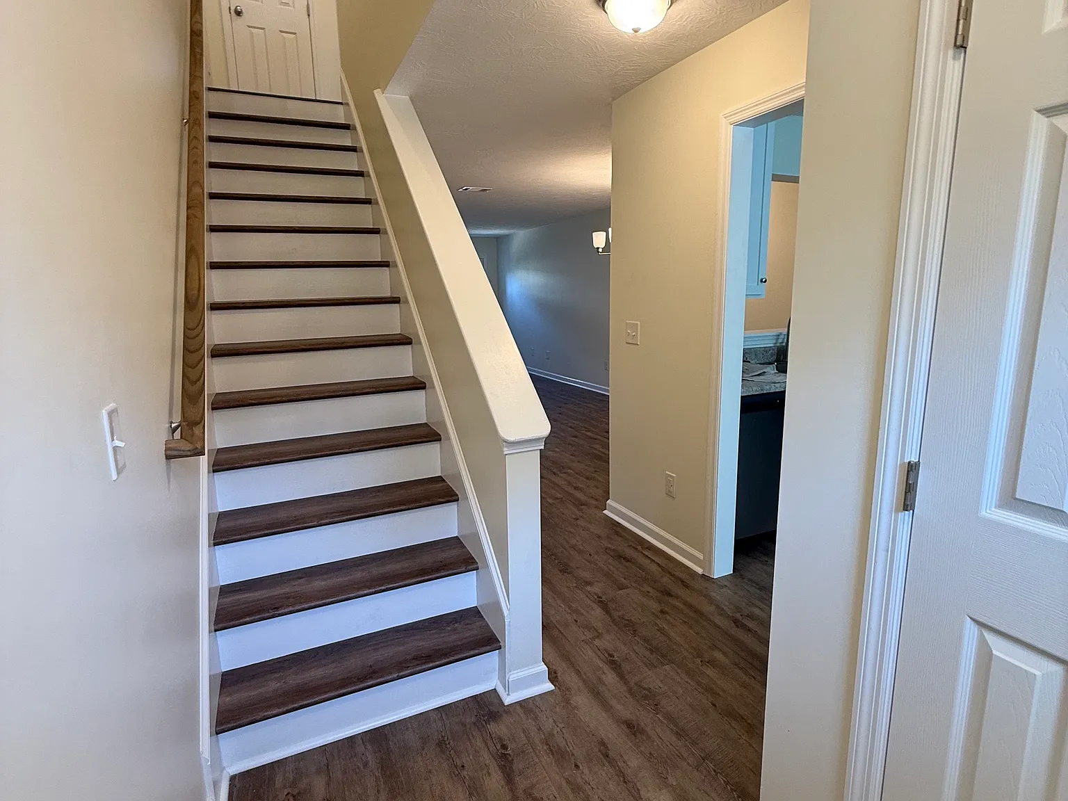 2 bed, 2.5 bath, 1192 sqft, $1,400 — Photo 3