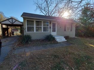 916 SW Oakley Ave, Topeka, KS 66606