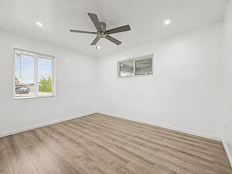 2309 N Columbus Blvd — Photo 15