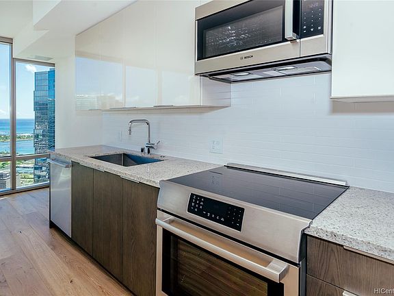 5th image of 1001 Queen St #3110