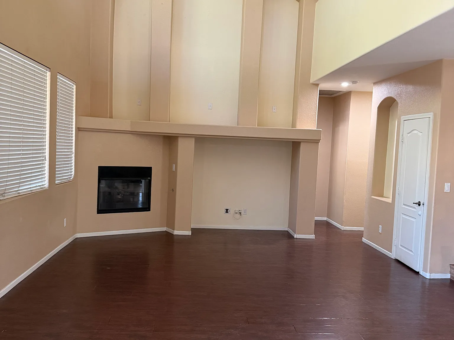 4 bed, 2.5 bath, 2207 sqft, $2,380 — Photo 3