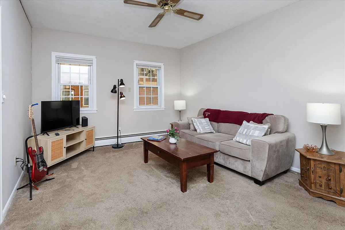 2 bed, 806 sqft, $3,200 — Photo 1