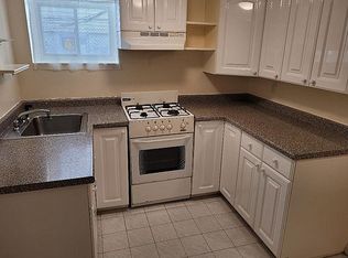 594 E 3rd St, Brooklyn, NY 11218
