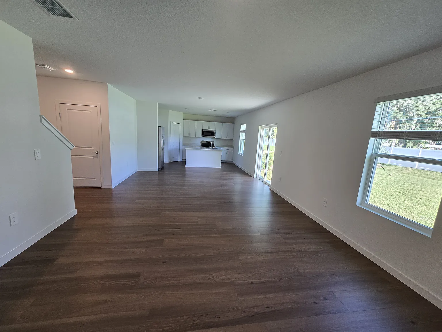 5 bed, 2451 sqft, $2,800 — Photo 2