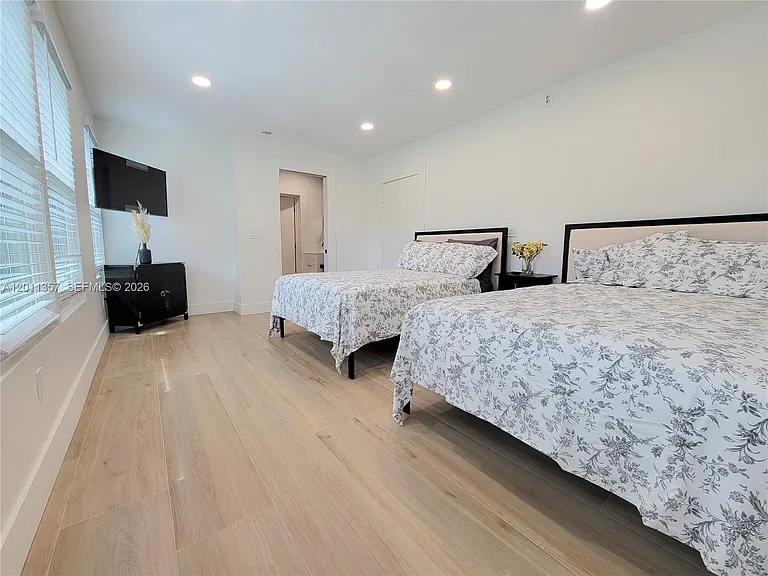 735 Tradewind Dr — Photo 32