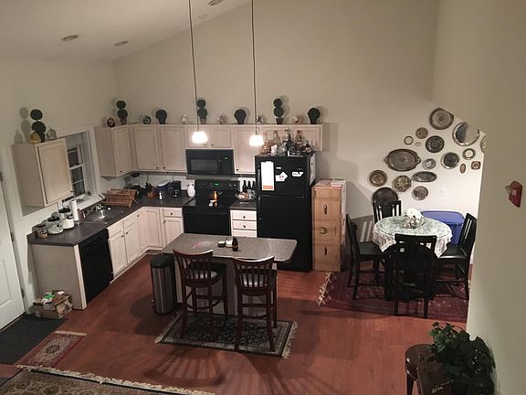 3rd image of 189 Dartmouth St APT 4