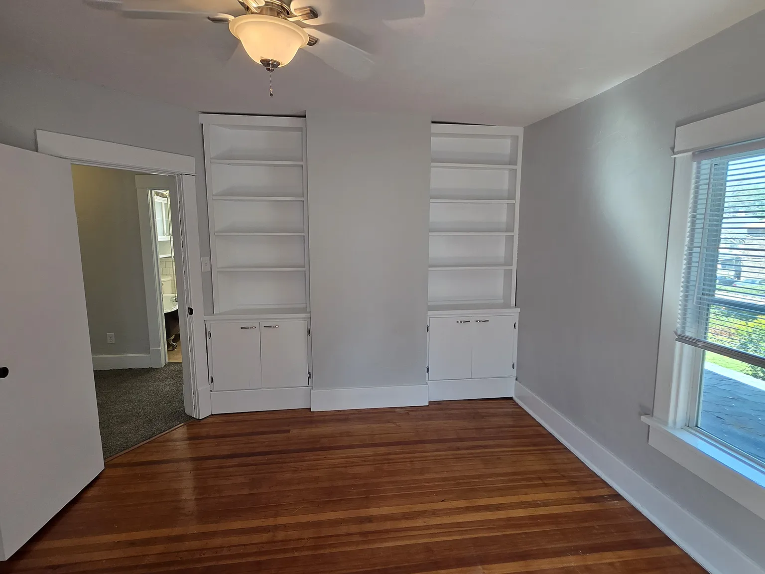 4 bed, 2000 sqft, $2,199 — Photo 4