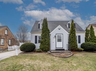 N90W16275 Roosevelt Dr, Menomonee Falls, WI 53051