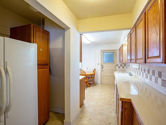 5th image of 2206 W Broadway Ave