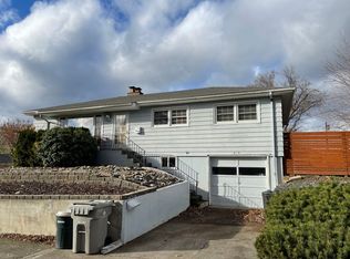809 E 20th St, The Dalles, OR