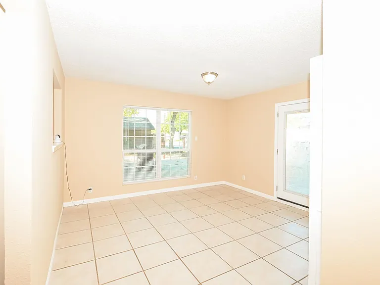 6038 Sandwick Dr — Photo 10