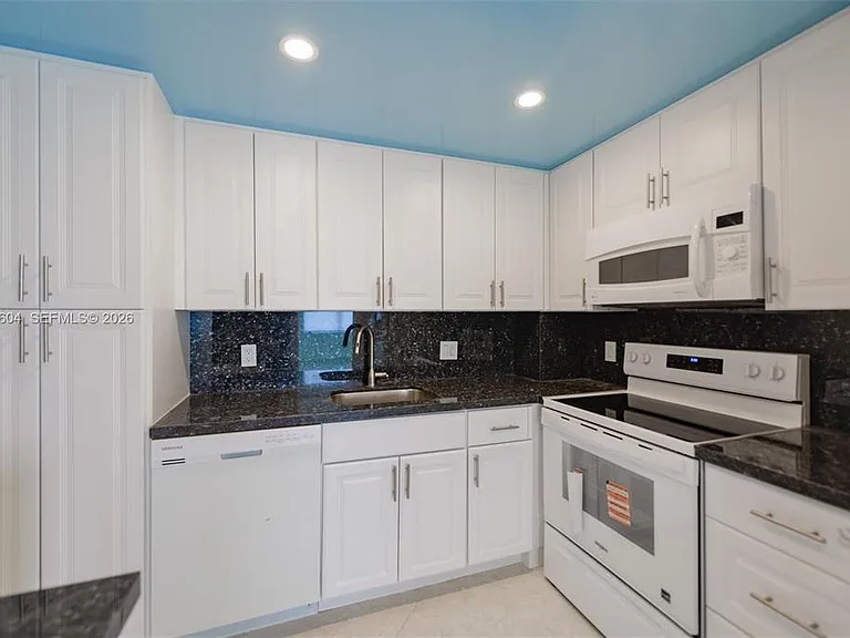 1950 S Ocean Dr #19P — Photo 9