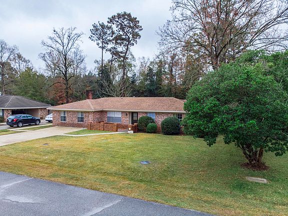3rd image of 106 Meadowbrook Dr