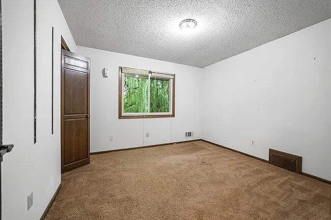 2755 Olive Ln N — Photo 16