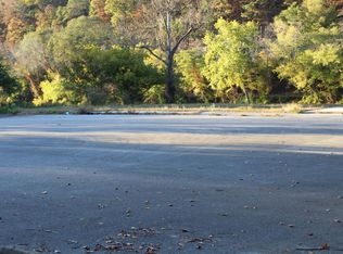 2382 Greenbrier Dr, Hinton, WV 25951