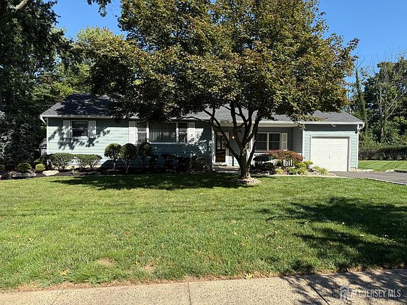 5th image of 430 Hillside Ave