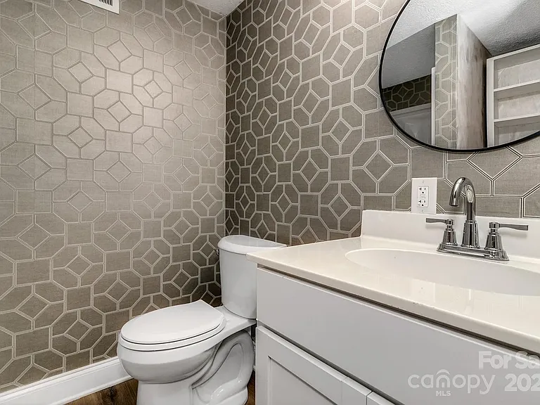 1085 Jenkins Valley Rd — Photo 19