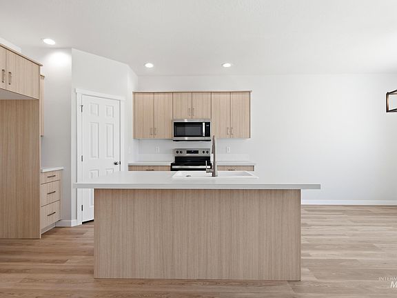3rd image of 13665 Inman Ct
