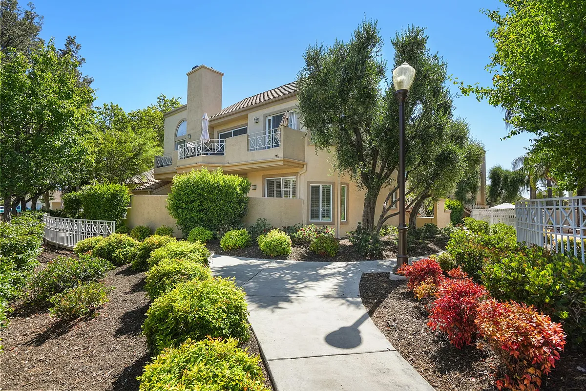 Building Photo - 23609 Del Monte Dr #299