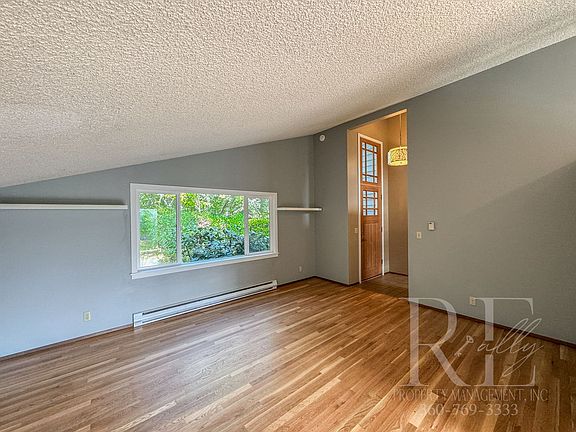 4th image of 8401 NE Lightmoor Ct