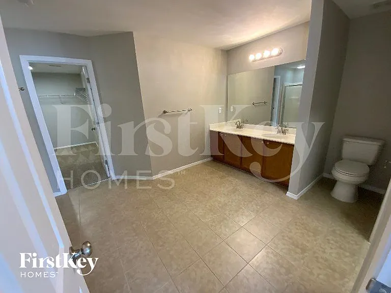 1640 Rustic Arch Way — Photo 9