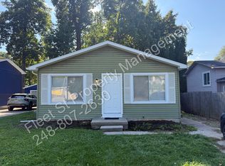 4133 Chenlot Ln, Waterford, MI 48328