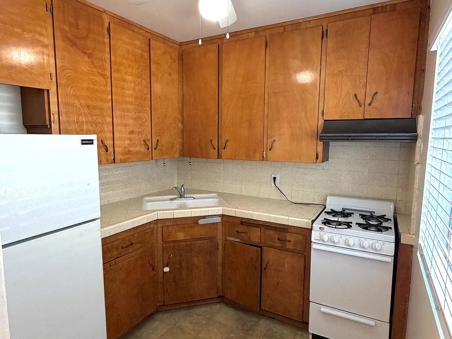 Studio, $1,600 — Photo 3