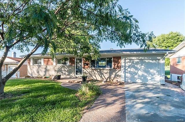 Welcome Home! Welcome brick ranch with a 1 car garage and large driveway.