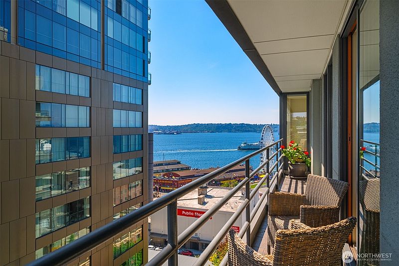3rd image of 98 Union Street #909