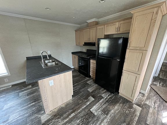 3rd image of 3680 Main St