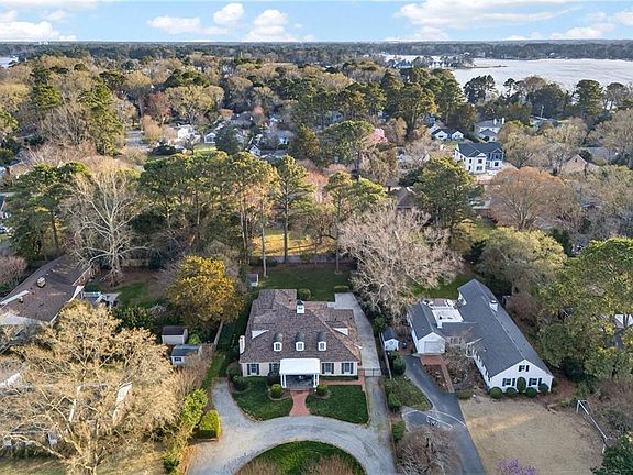 2nd image of 1109 Ditchley Rd