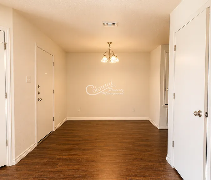 1529 Justin Loop #B — Photo 4