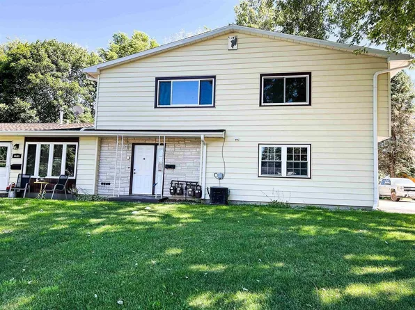 104 E Ave APT 3, Grundy Center, IA 50638
