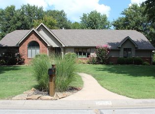917 Durward Hall Dr, Carthage, MO 64836