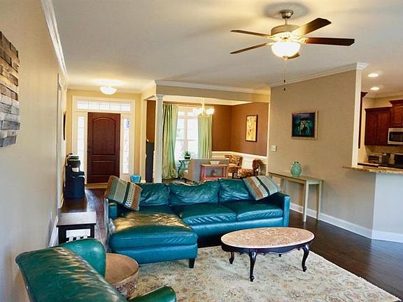 5th image of 121 S Brackenfern Ln