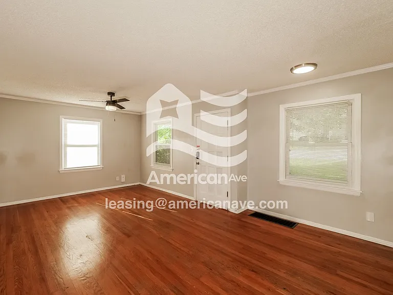 1002758_003_living_room_3.jpg