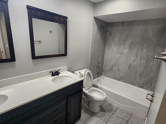 3rd image of 52 W 66th St