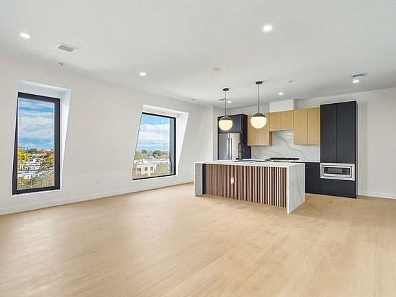 2nd image of 22 High St #6