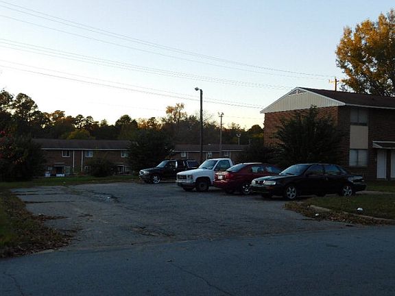 3rd image of 411 Monroe St