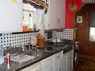 4th image of 64 E 219th St