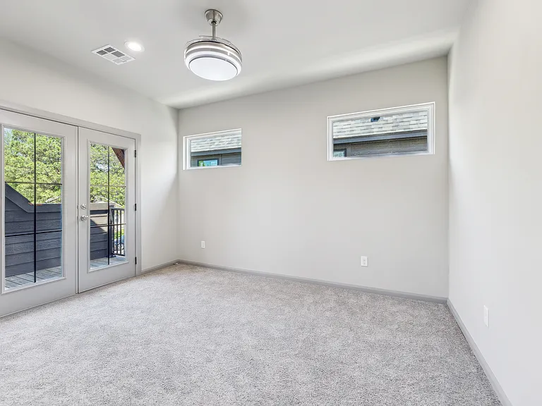 421 W Fort Worth St — Photo 34