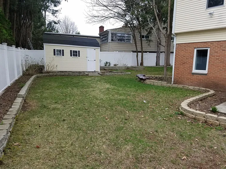 110 Sleeping Giant Dr — Photo 2