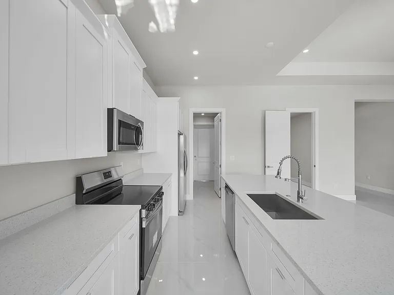 2913 14th St W — Photo 9