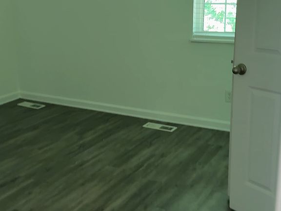3rd image of 405 Fairburn Rd SW